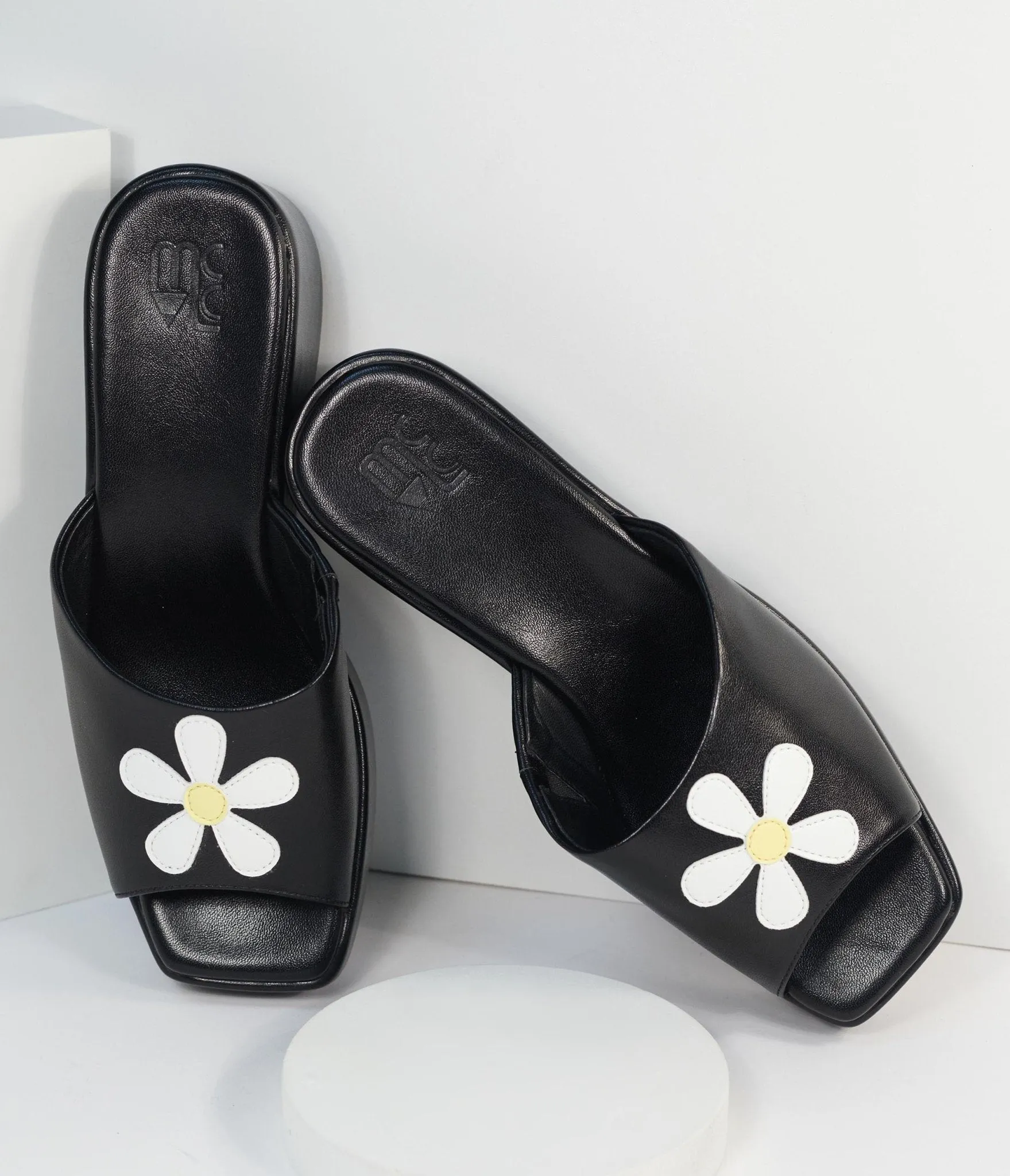 Black & Daisy Bloom Sirena Mules