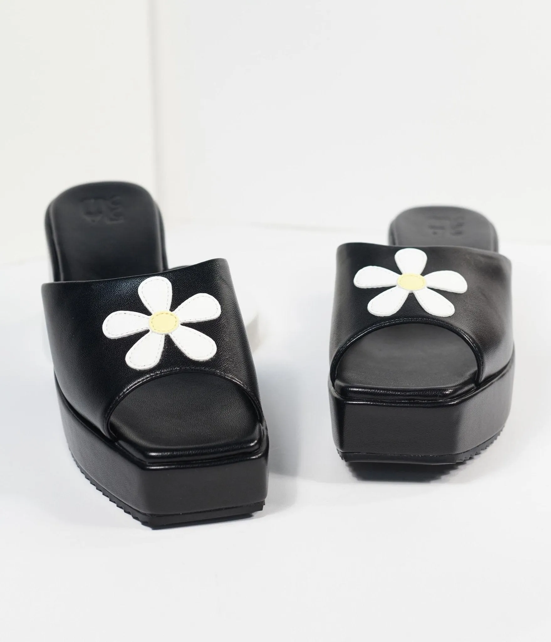 Black & Daisy Bloom Sirena Mules