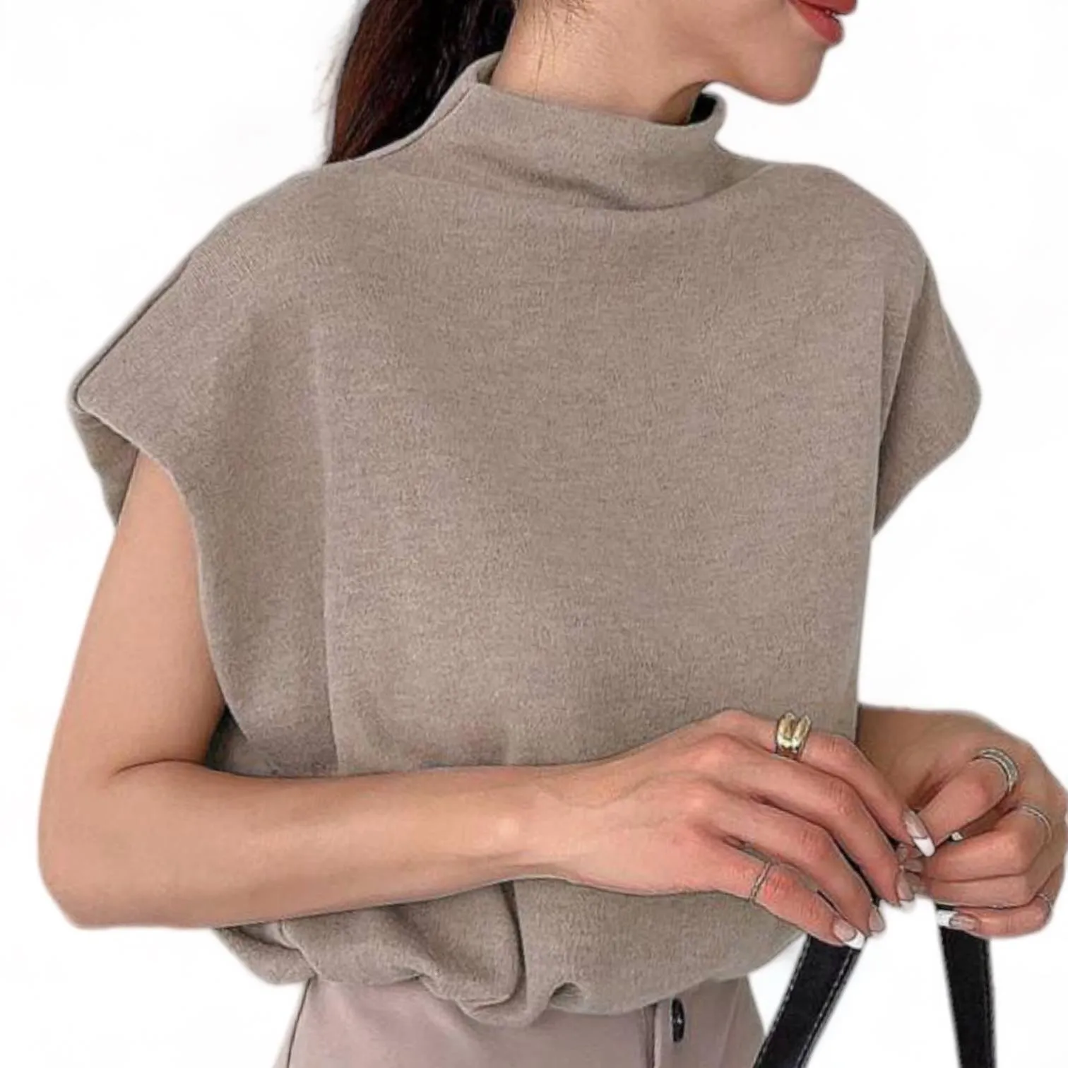 BLUSA Classic Textured Knit Mock Neck Extended Sleeves Top